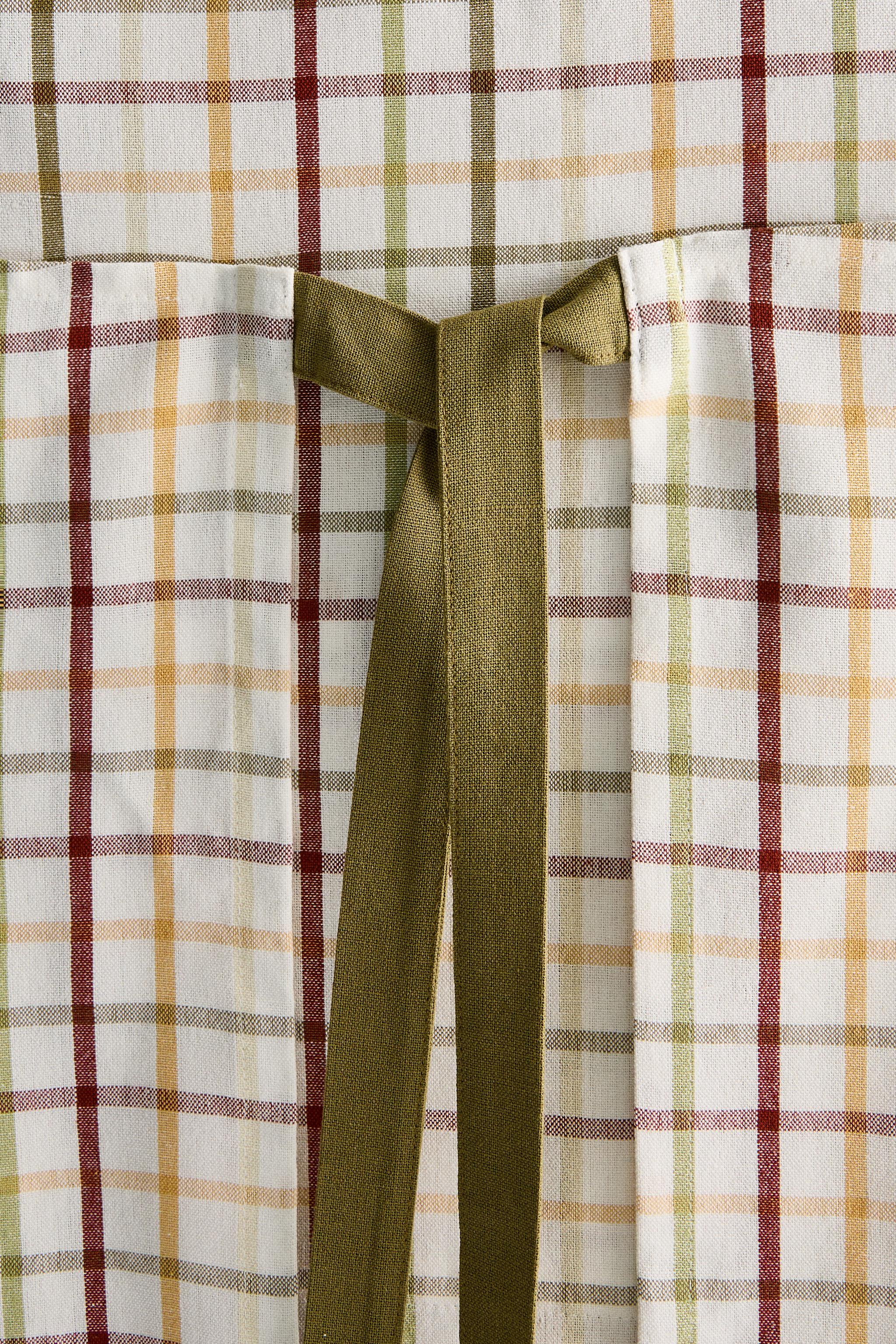 TABLIER EN FIL TEINTÉ